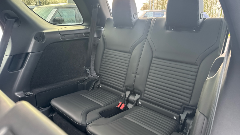 Land Rover Discovery 3.0 D300 Dynamic HSE 5dr Auto Diesel Station Wagon